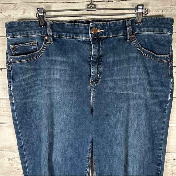 Chico’s So Slimming Slim Leg Crop Denim Whiskered Jeans Size 1.5 / US 10 M - Picture 3 of 7